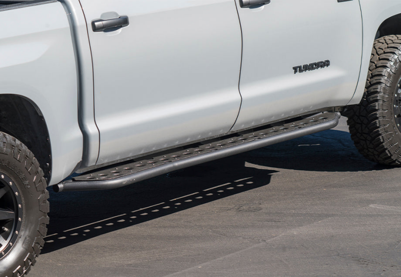 Cali Raised 14-21 Toyota Tundra Step Ed Rock Sliders - Kick Out/PwdrCoat Plate/PwdrCoat