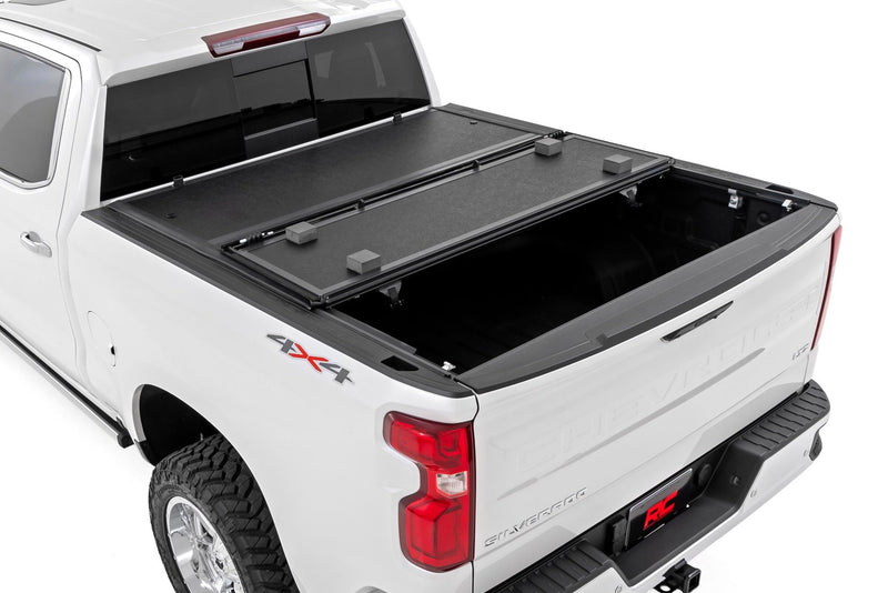 Hard Low Profile Bed Cover | 6'7" Bed | Chevy/GMC Sierra 1500 (19-26)/Silverado 1500 (19-26) 