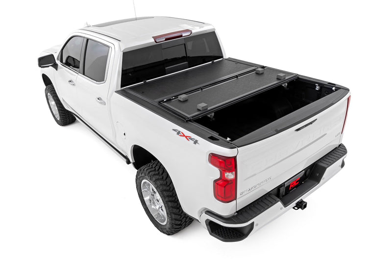 Hard Low Profile Bed Cover | 5'10" Bed | Chevy/GMC Sierra 1500 (19-26)/Silverado 1500 (19-26) 