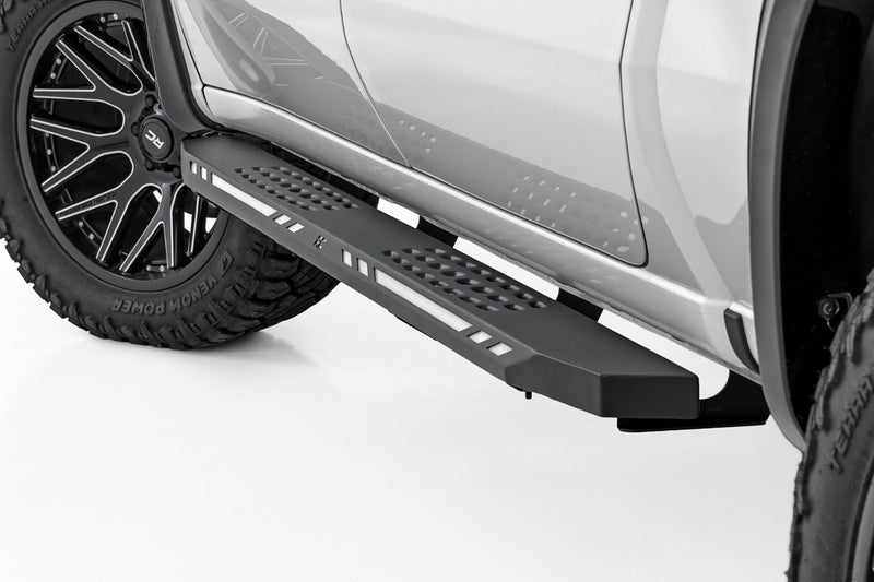 AC2 Running Boards | Amber/White | Crew Cab | Chevy/GMC 1500/2500HD/3500HD (19-26)