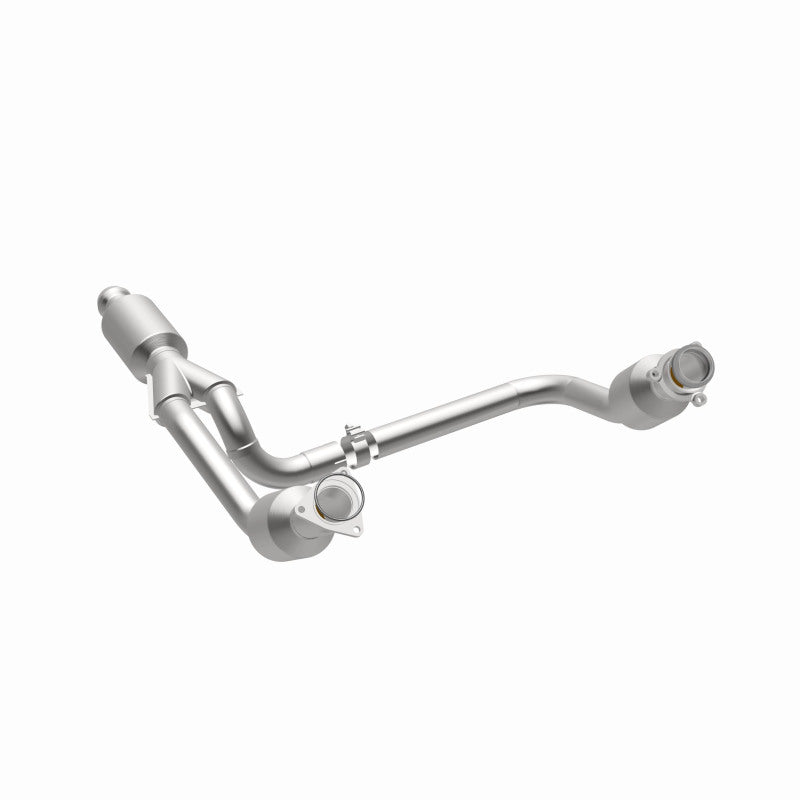 MagnaFlow 14-15 Chevrolet Silverado 1500 Underbody 4.3L / 5.3L Direct-Fit Catalytic Converter