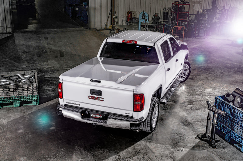 UnderCover 2018 GMC Sierra 1500 (19 Limited) 6.5ft Elite LX Bed Cover - Glory Red