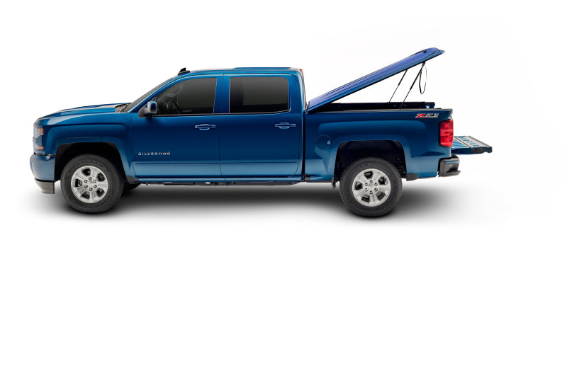 UnderCover 2018 Chevy Silverado (19 Legacy) 5.8ft Lux Bed Cover - Glory Red