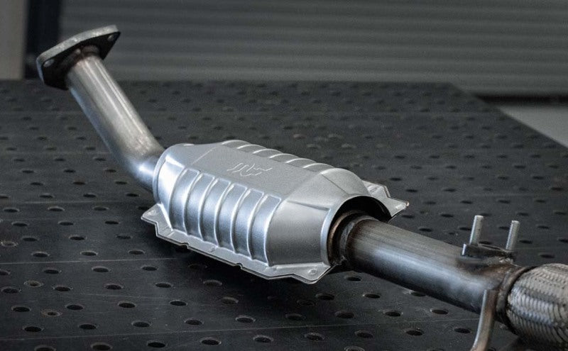 MagnaFlow Direct Fit Catalytic Converter 97-98 Ford F-150 Pickup 4.2L P/S 4WD